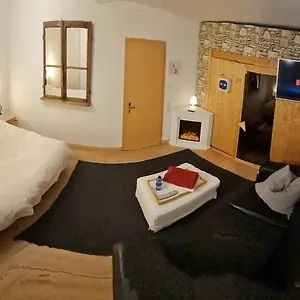 Schoenste Lage Am Rhein In Unmittelbarer Stadtnaehe, Colonia